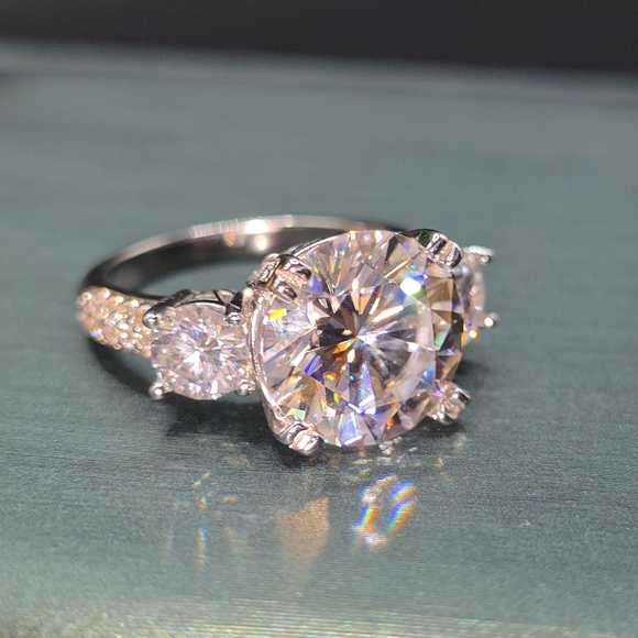 5ct Moissanite 3-Stone Ring – Size 6 (S925 Solid Silver) - Picture 3 of 10